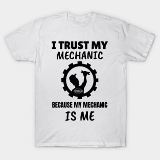 I Trust my Mechanic Because My Mechanic is me (Nissan) T-Shirt